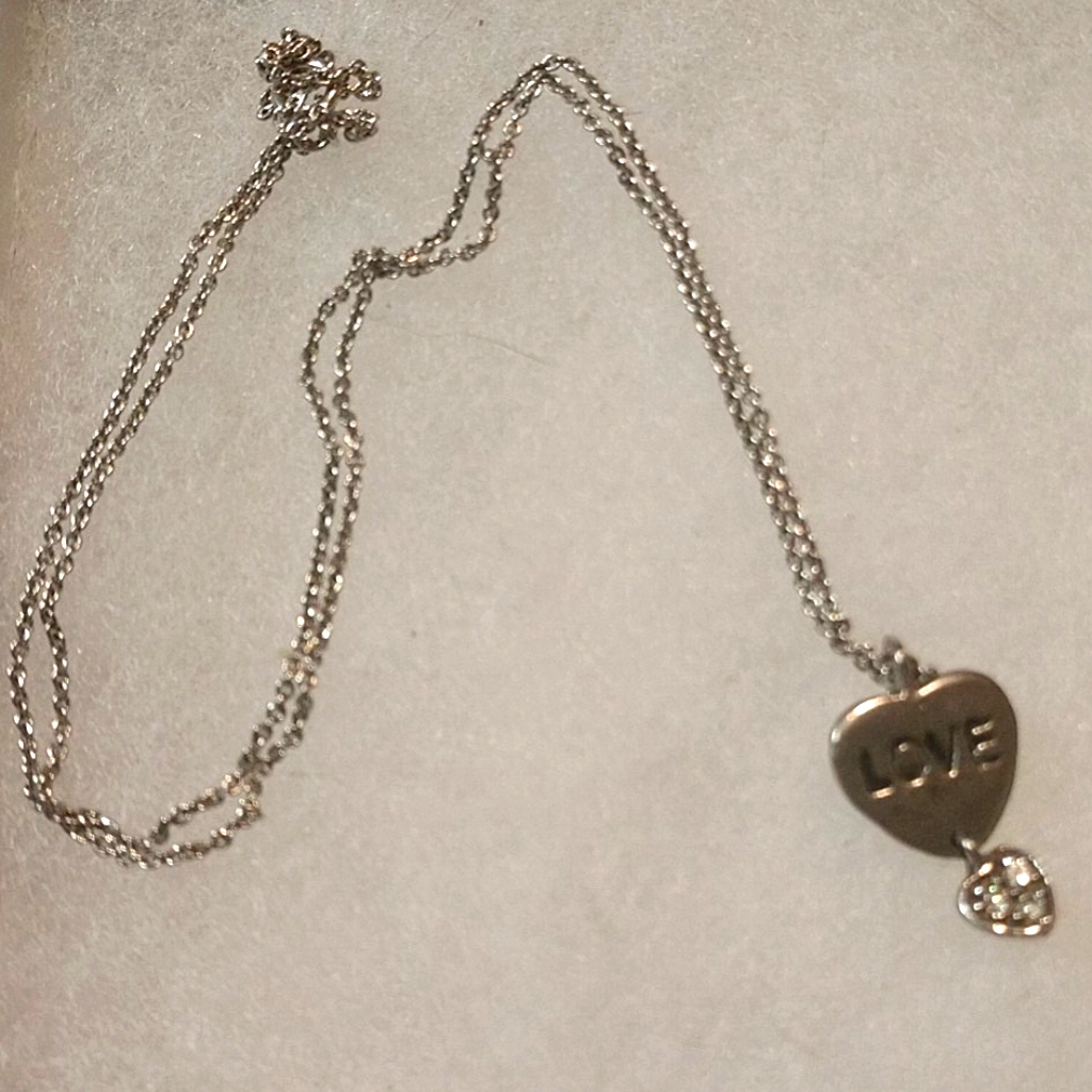 Stunning Sterling Silver Heart Necklace 24$